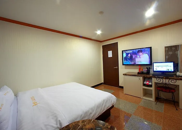 Hotel New World