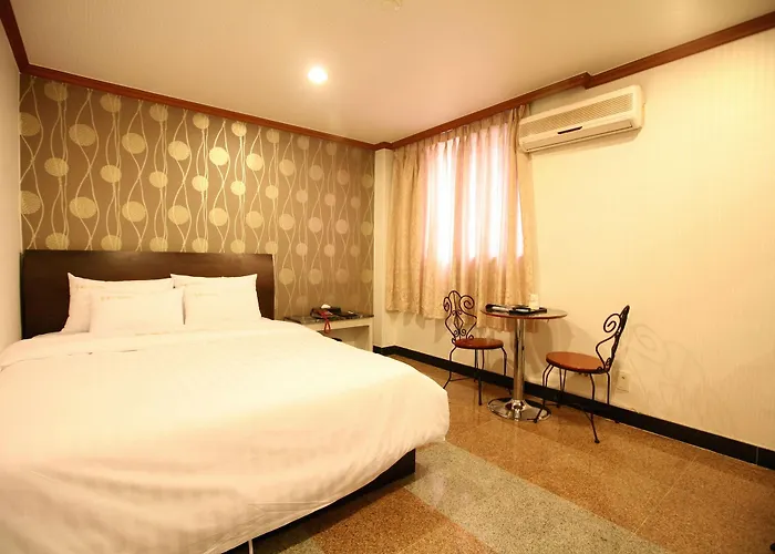 New World Hotel 3*