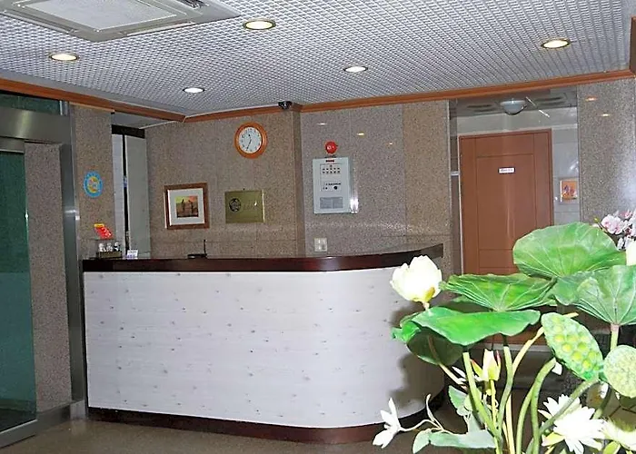 New World Hotel 3*