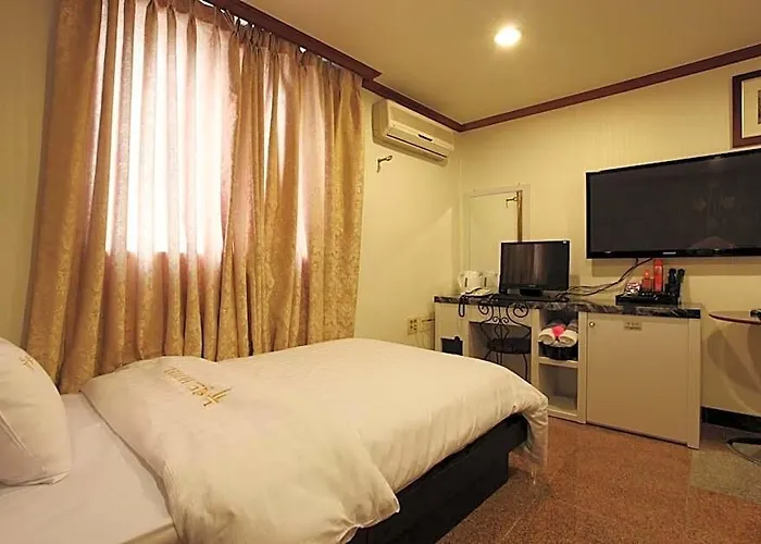 Hotel New World